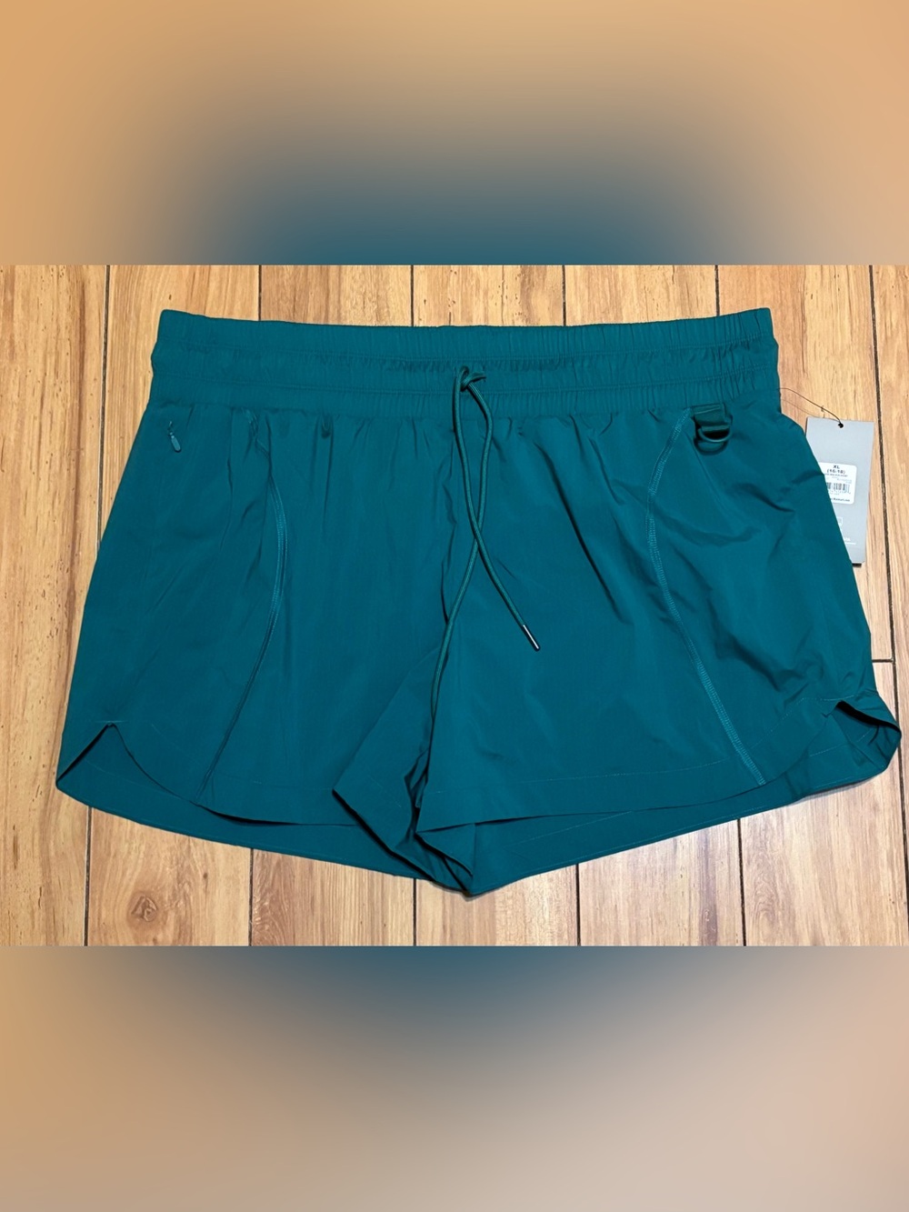 Avía Hiker Run Shorts XL (16-18)